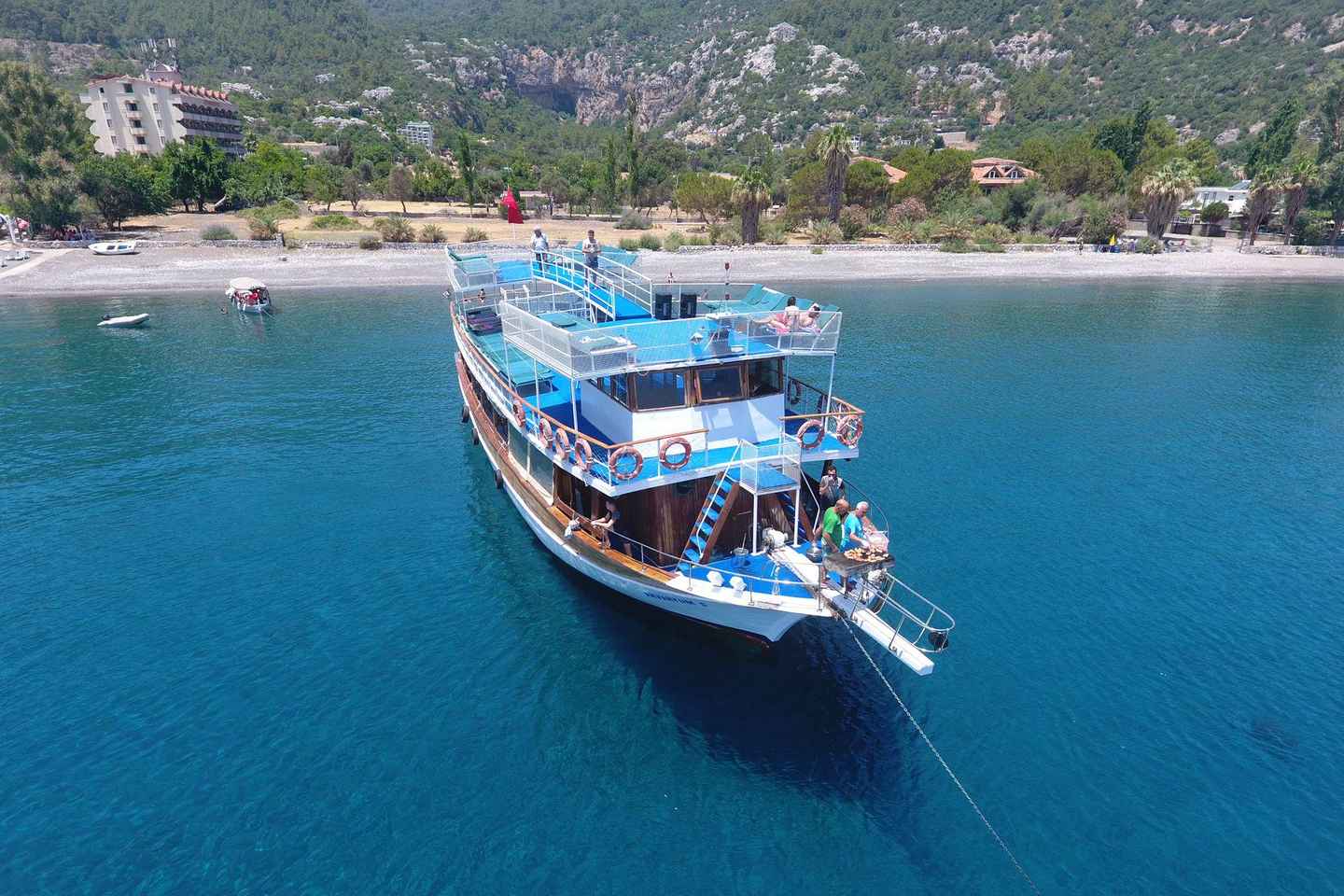 Boat Trip w/Lunch, Hotel Transfer & Unlimited Soft Drinks