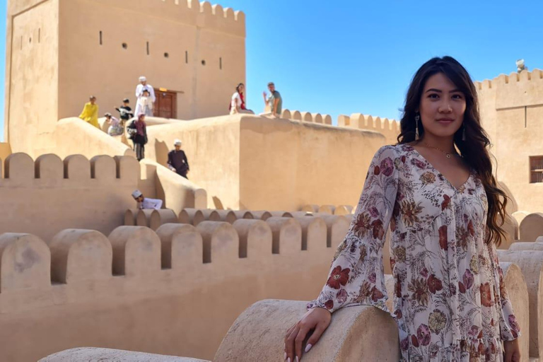 From Muscat: Nizwa, Jabreen, and Bahla Fort Day Sharing Tour