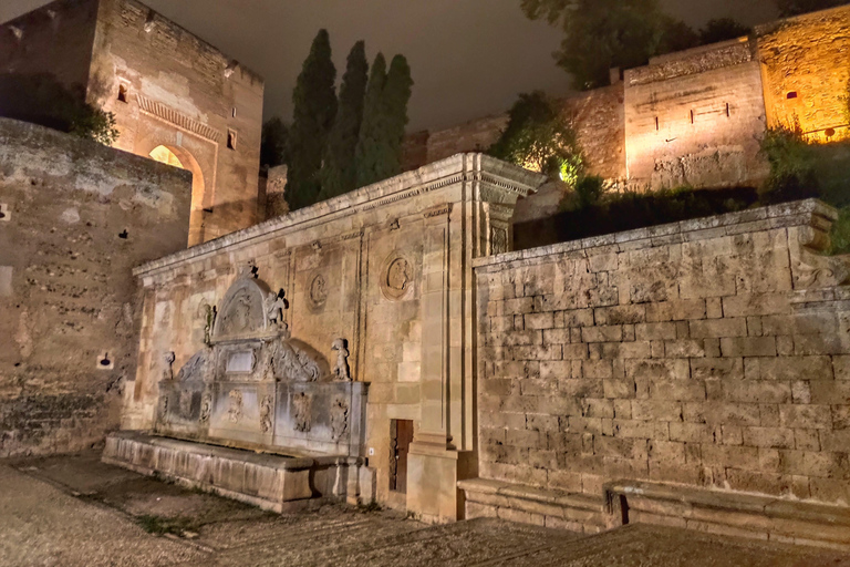 Zonsondergang Legenden van het Alhambra: rondleiding in het EngelsZonsonderganglegendes in het Alhambra: Rondleiding in het Engels