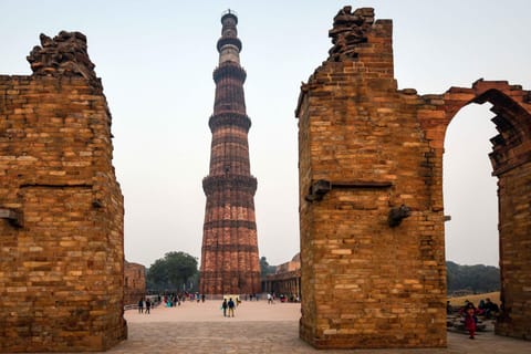 Delhi: Qutub Minar Private Tour with Hotel Pickup & Drop Off