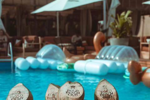 Experiencia de lujo frente a la playa de Accra: sol, arena, serenidad y almuerzo