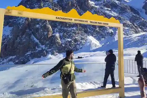 Almaty's Abenteuer: Stadtführung & Mountain Tour an einem Tag