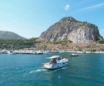 Cefalù: Mini Yacht with Snorkel Stops, Caves and Aperitif