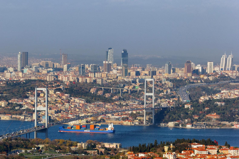 Istanbul: Tour auf dem Bosporus mit MittagessenTour auf dem Bosporus und den zwei Kontinenten Istanbuls