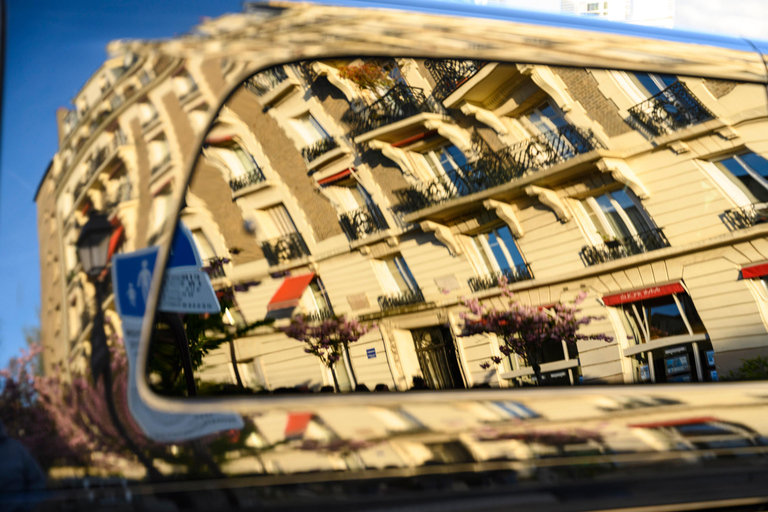 Paris: Experience the romance of Montmartre on a walk with a pro photographer Paris: Experience romance in Montmartre, a walk with a photographer in English