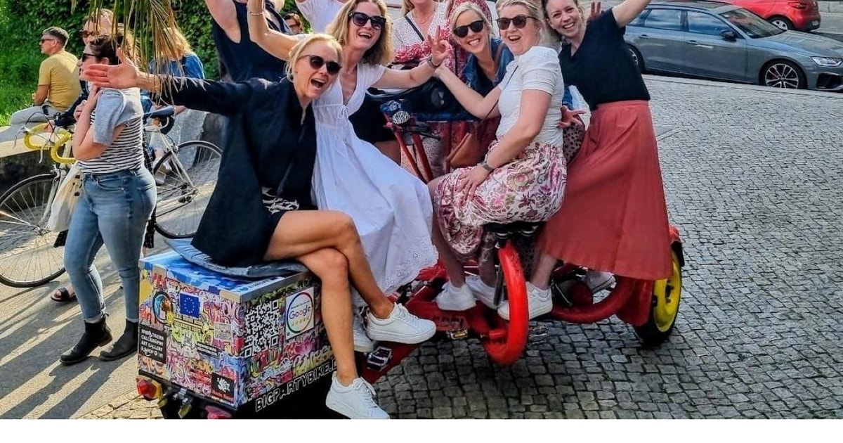 Lo más destacado de Beer Bike & Party Bike Tour por la ciudad de Berlín