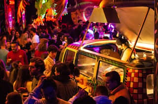 Stadtzentrum Madrid: Salsa-Kurs mit Cocktail in einer kultigen Bar