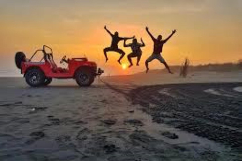 Yogyakarta: Wycieczka terenowym jeepem po plaży ParangtritisYogyakarta: plaża Parangtritis – jazda terenowa jeepem