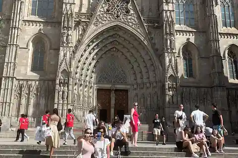 Walking Tour Gothic Quarter & Historic Center of Barcelona