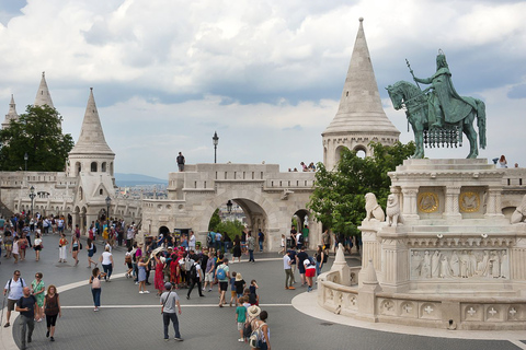 Budapest: tour a piedi del castello di Buda in tedescoTour privato in tedesco