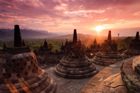 Borobudur Tour : guarantees climb up top of temple structure