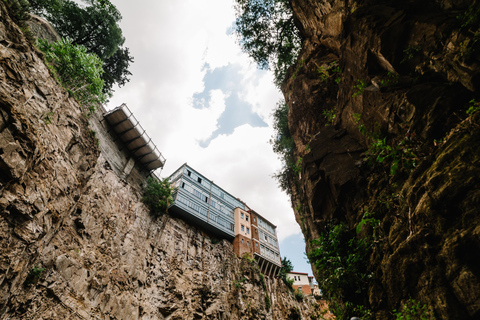 Tiflis: Rundgang zu den wichtigsten Sehenswürdigkeiten mit Essen & Wein