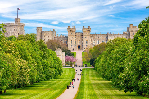 London: Windsor, Stonehenge, Bath Scenic Day Trip Shared Tour, Meet at Paddington Station