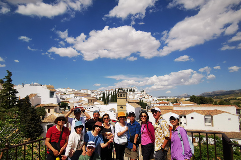 Tour privado de los Pueblos Blancos de la Costa y sus playas desde Sevilla