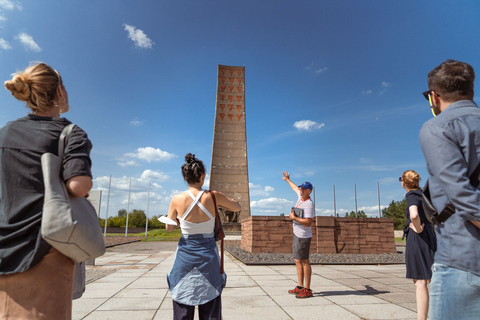 Z Berlina: piesza wycieczka po pamięci Sachsenhausen w małej grupieWycieczka grupowa w języku angielskim