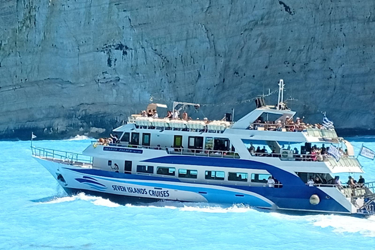 Zakynthos: Cruise to the famous shipwreck Navagio.