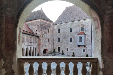 Brasov: Corvin Castle Private Tour with Entry Ticket