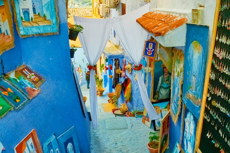 Au départ de Fès : Chefchaouen Excursion d&#039;une journée avec chauffeur pour un groupe de 8 personnes