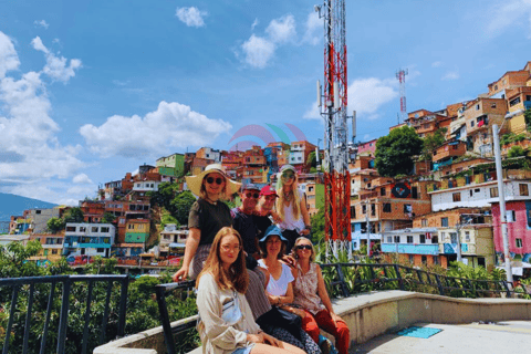 Medellín: City Tour with Comuna 13 and Graffiti Tour