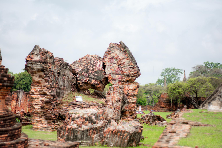 Desde Bangkok: tour económico por lo más destacado de AyutthayaLa antigua plaza Siam