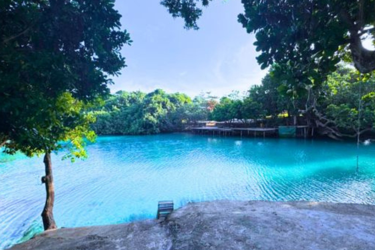 瓦努阿图：热带水花、海滩和蓝泻湖探险瓦努阿图：热带水花、海滩和蓝色泻湖探险