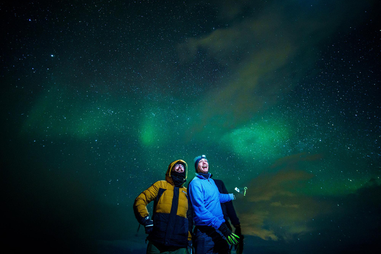 De Tromsø: Perseguição de ônibus guiada pela aurora borealDe Tromsø: Tour Guiado de Ônibus em Busca da Aurora Boreal