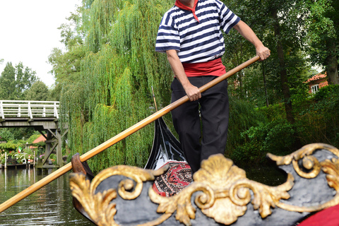 Stade - Exclusive 1.5-hour ride on an original Venetian gondola