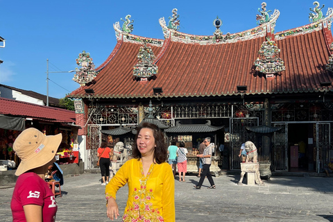 Penang: Baba & Nyonya Costume Experience & Heritage Walk