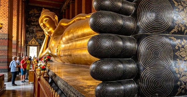 Bangkok: Wat Pho Guided Tour with Reclining Buddha