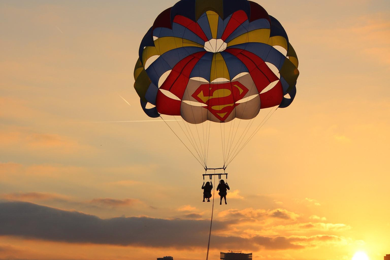 Barcelona: Parasailing z panoramicznym widokiem 360º na panoramę miasta