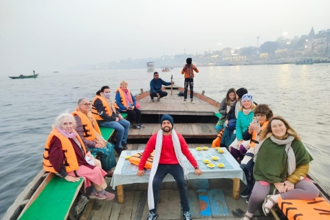 Benarés : Tour turístico privado de un día y cruceros por el GangesBenarés : Un tour de día completo privado en coche y paseo en barco
