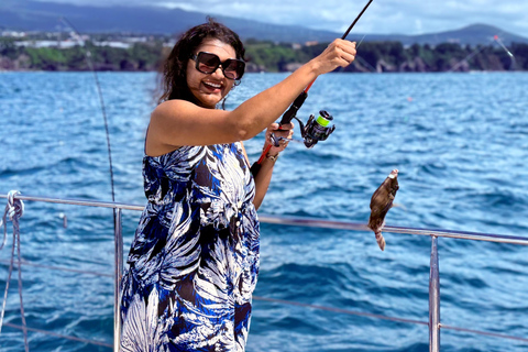 Jeju Small Group Tour incl. Yacht Cruise, Falls & Mt.Halla Jeju Small Group Tour with Yacht Cruise, Falls & Mt.Halla