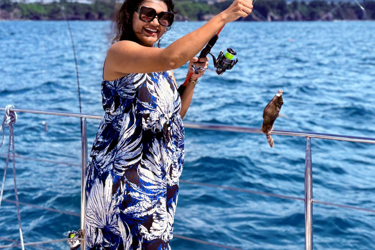 Jeju Small Group Tour incl. Yacht Cruise, Falls & Mt.Halla Jeju Small Group Tour with Yacht Cruise, Falls & Mt.Halla