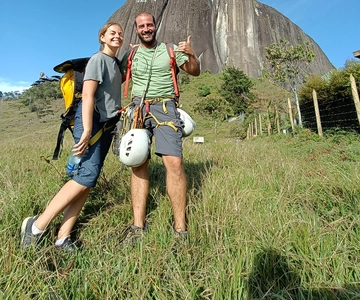 Escalada em Guatapé: "The Peñolera Dr." Subida de 2 pitches
