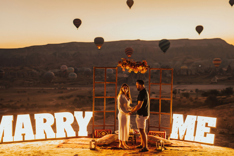 Heiratsantrag-Überraschung &amp; Verlobung in Kappadokien