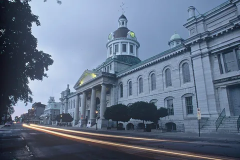 From Montreal: Kingston City Day Trip & 1000 Island Cruise