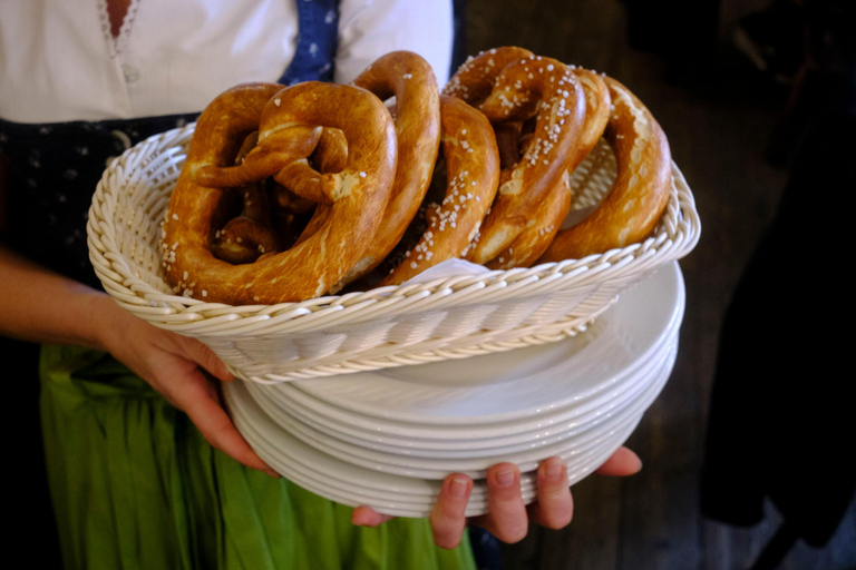 ميونيخ: جولة بيرة وحانة مع تذوقجولة تذوق البيرة والطعام البافاري في ميونيخ