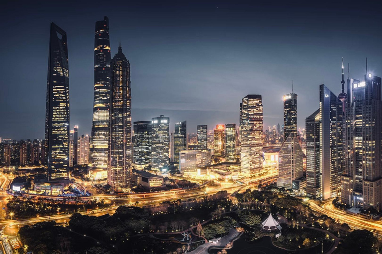 Shanghai Sunset Walk: Historic Bund to Cyberpunk Skyline Private VIP Tour (English & French)