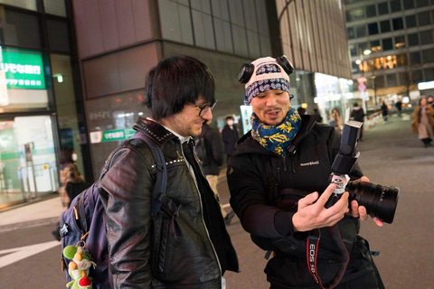 Tokyo: Shinjuku Neon Night Photo Tour