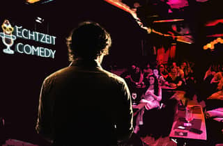 Köln: Echtzeit Comedy - Stand-Up & Grill am Wochenende: Burger, Bier & Fun