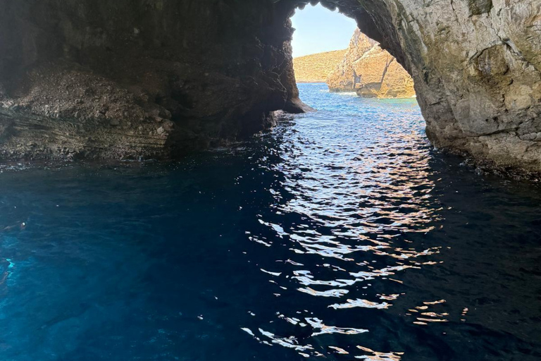 Marettimo: tour of the wonders of the wildest island in the Egadi archipelago Marettimo: tour among the wonders of the wildest island of the Egadi Islands