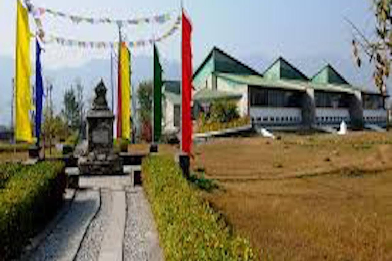 Pokhara: Guided City Tour with Phewa Lake Boat Ride