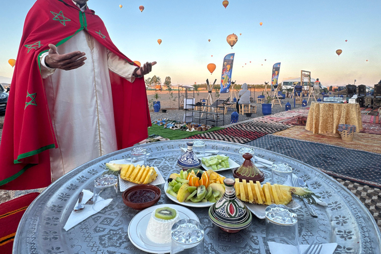 Marrakech: Royal Breakfast with Hot Air Balloons view