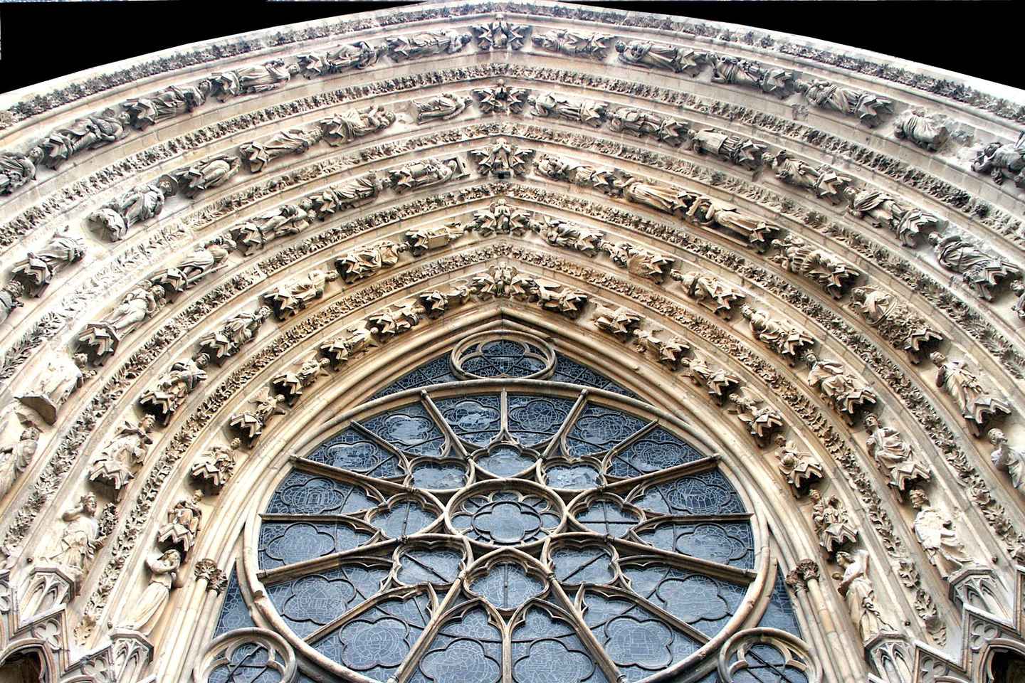 パリVIP体験:シャンパーニュ地方を巡る12時間プライベート送迎