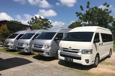 Bali: Carro particular fretado com motorista que fala inglês