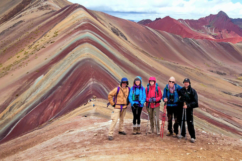 Cusco : Journée guidée avec repas dans la montagne de l&#039;arc-en-ciel et la vallée rouge