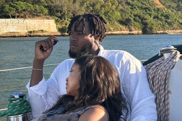 لشبونة: رحلة بحرية رومانسية عند غروب الشمس مع النبيذ والتاباس البرتغالي