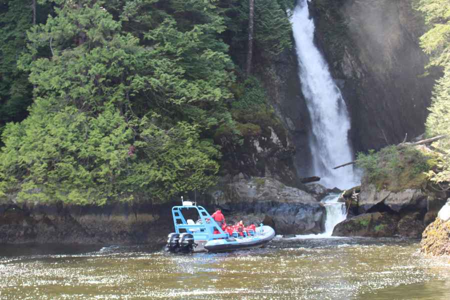 Vancouver: Granite Falls Bootstour, Wasserfälle und Wildtiere. Foto: GetYourGuide