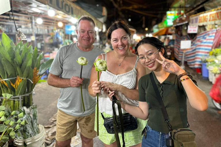 HCM: Melhor comida de rua e excursão turística com um guia amigávelHCM City: Visita à comida de rua de mota com um guia simpático