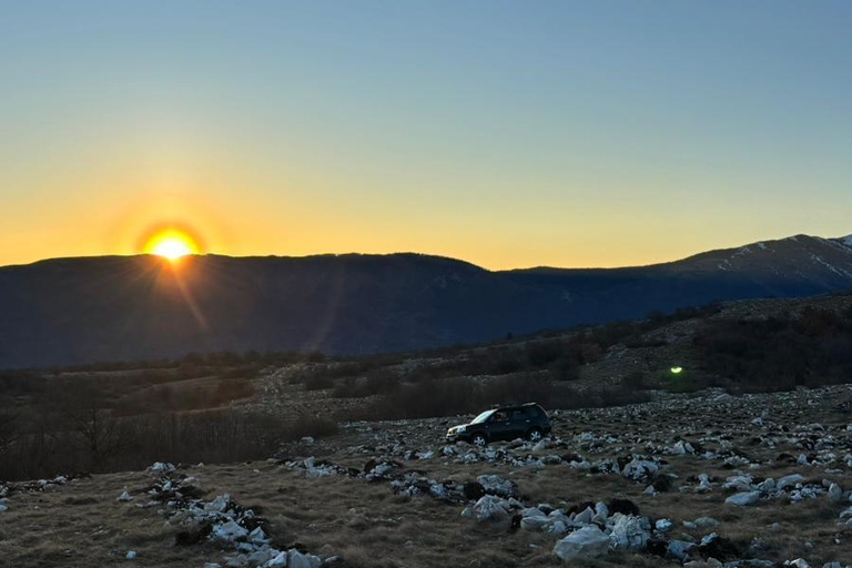 Livno: Guided Wild Horses Tour with Local Aperitif